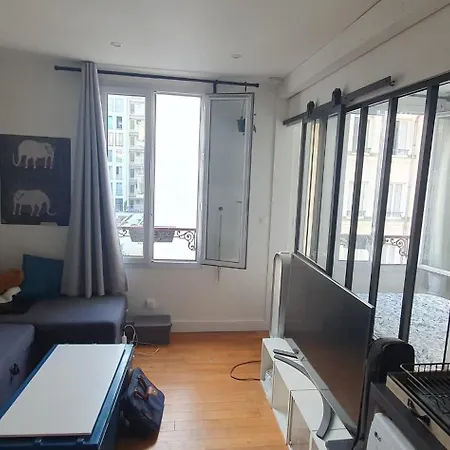 Quiet Nest In * Paris